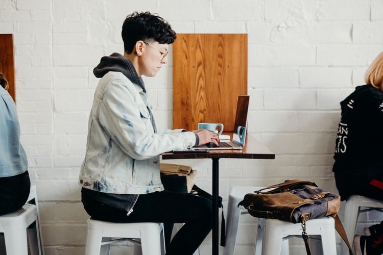 Top 7 Benefits of Standing Desks for College Students