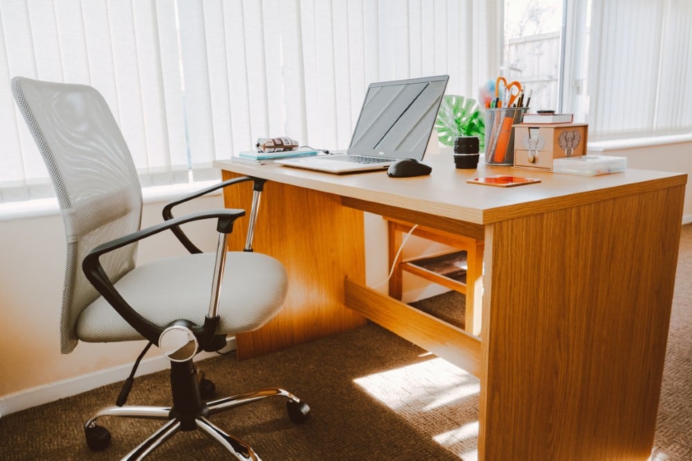 Ergonomics 101: Ideal Chairs for Standing Desks