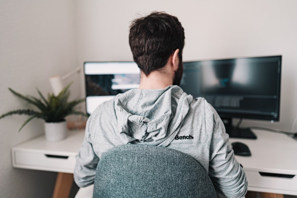 Proper Posture When Sitting: Why You Should Avoid Slouching